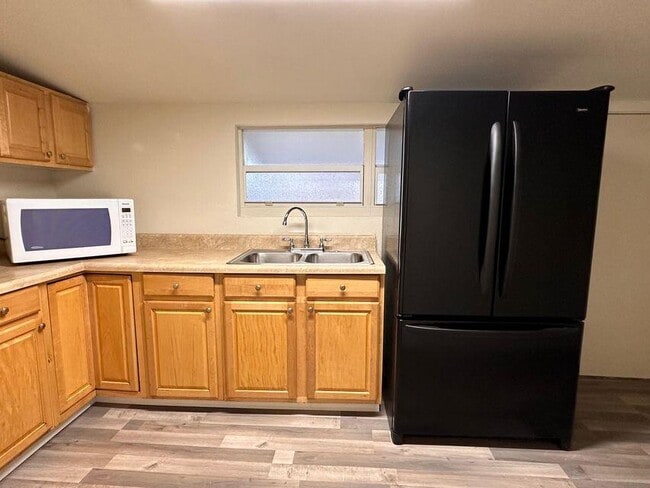Building Photo - 808 N Palmway