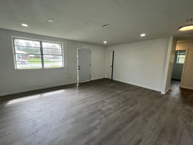 Building Photo - 116 Horizon Cir SW