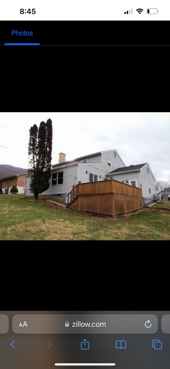 Rear view - 613 Robin St