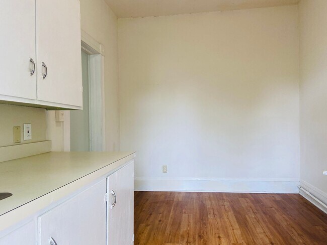 Foto del edificio - 1 Bedroom, 1 Bathroom Apartment in Greensboro!