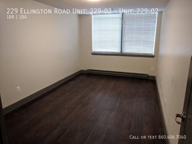 Foto del edificio - 229 Ellington Rd