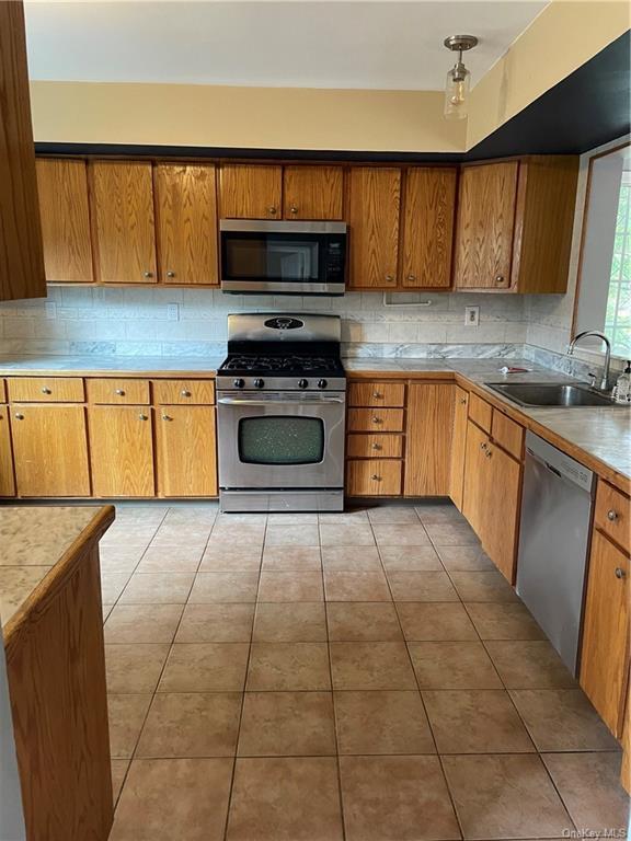 Building Photo - 32 Brookside Dr W