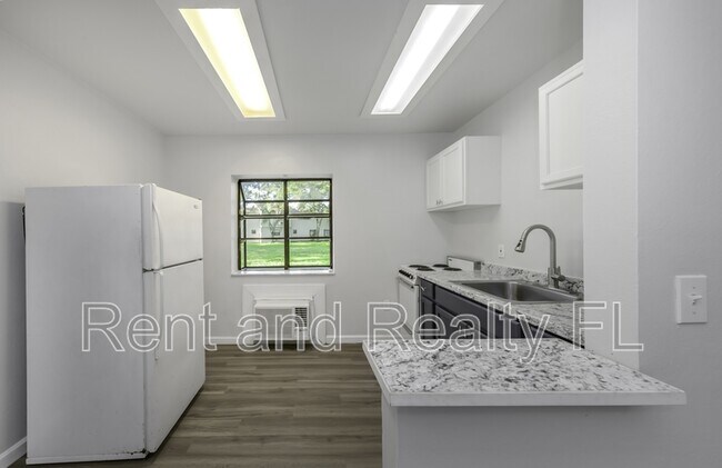 Photo - 2122 Bradford Street House