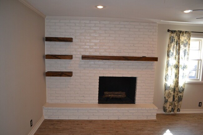 Foto del edificio - Updated Melonie Park Home!