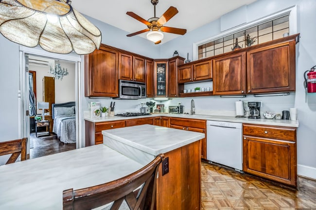 Foto del edificio - 217 Loraine Ave