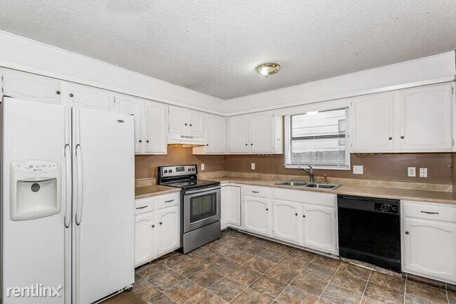 Foto del edificio - 3 br, 2 bath House - 9419 E Bluestem St