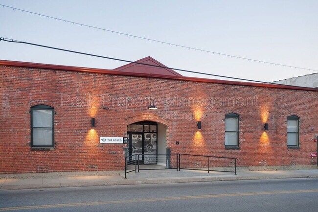 Building Photo - 219 E Bank St