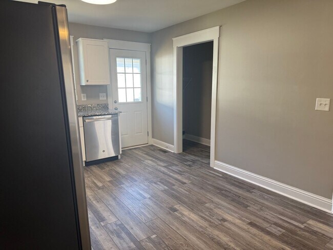 Foto del edificio - Beautiful 2 bed 1 bath Duplex