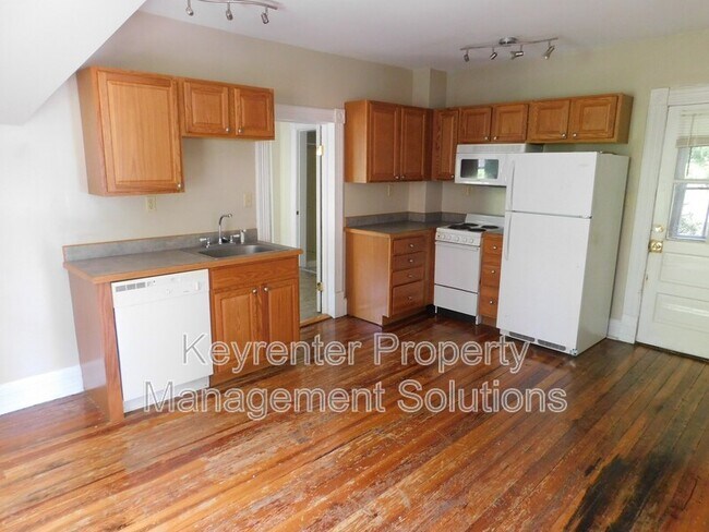 Building Photo - 301 Fayette St