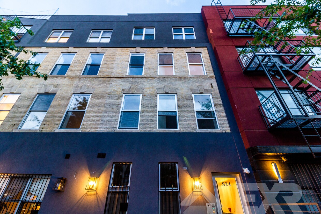 Primary Photo - 824 St Johns Pl