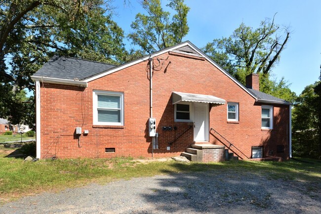 Foto del edificio - Cozy Brick Duplex