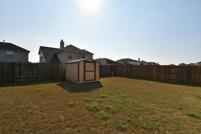 Foto del edificio - BEAUTIFUL 3 BEDROOM 2 BATH WITH WOOD TILE ...