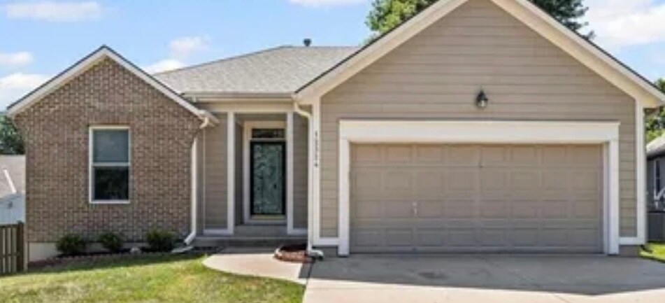 Foto principal - 12324 S Clinton St