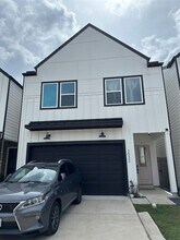 Building Photo - 2032 W Tidwell Rd