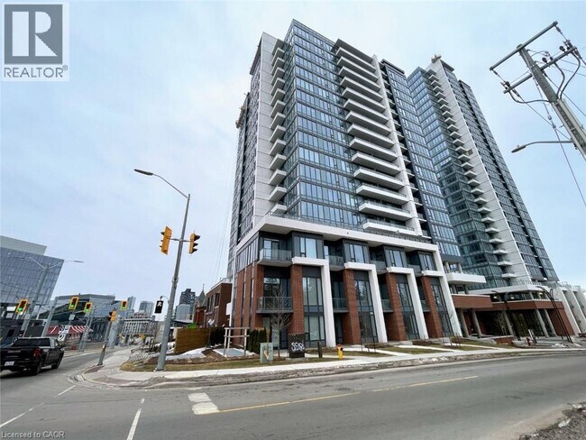 Building Photo - 5 Wellington St S