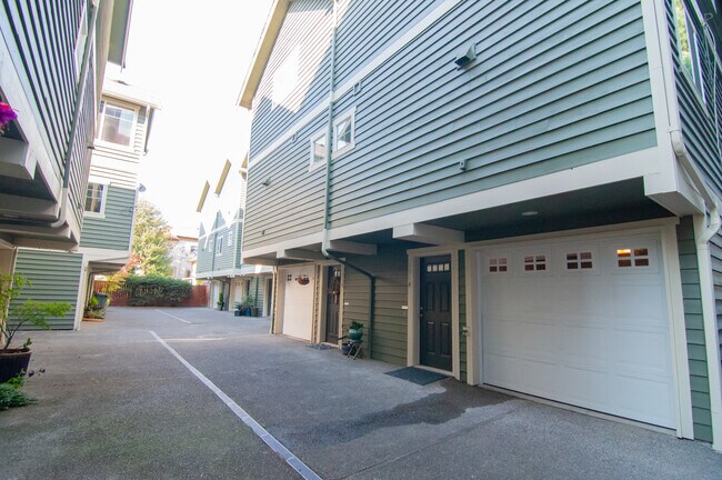 1-car garage (compact car) - 121 21st Ave E