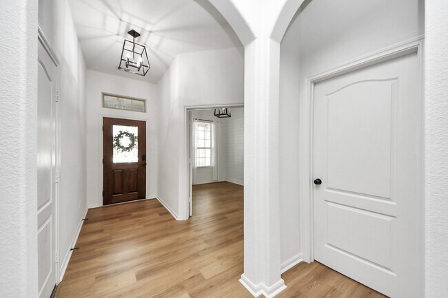 Foto del edificio - 17010 Upper Ridge Ln