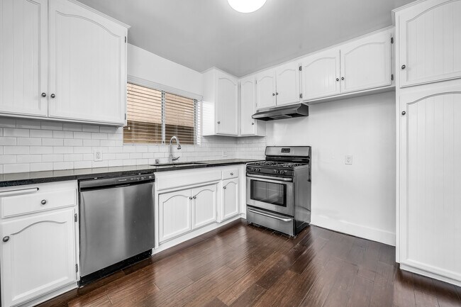 Building Photo - 248 S Rexford Dr