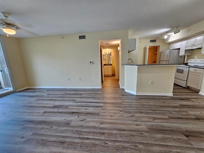 Building Photo - 604 Villa Cir