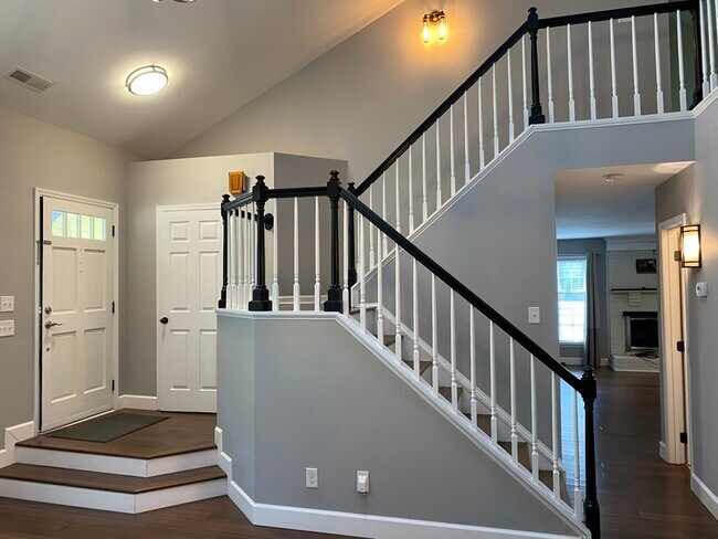 Building Photo - 2321 Heathershire Ln