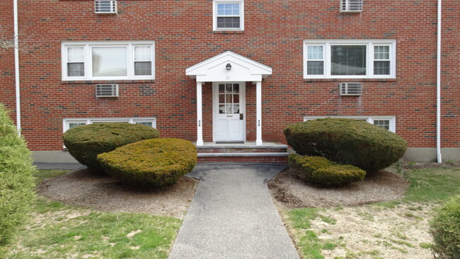 71 Stone Courtyard Entrance - 71 Stone St