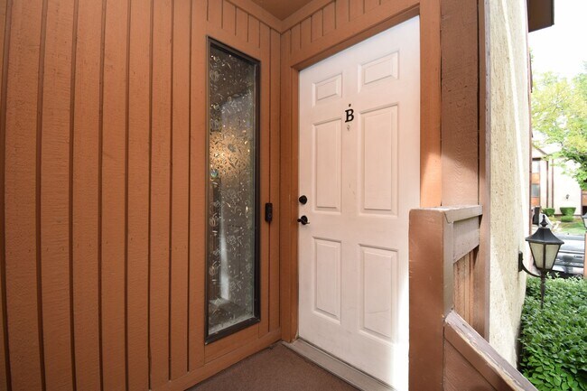 Foto del edificio - Charming 1 Bed 1 bath Condo in the Heart of Fort Union!!!