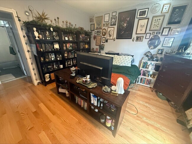 Building Photo - 29 Waverly St