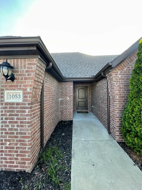 Foto del edificio - 1053 Tarah Knolls Cir