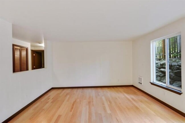 Building Photo - 1 bedroom in Seattle WA 98103