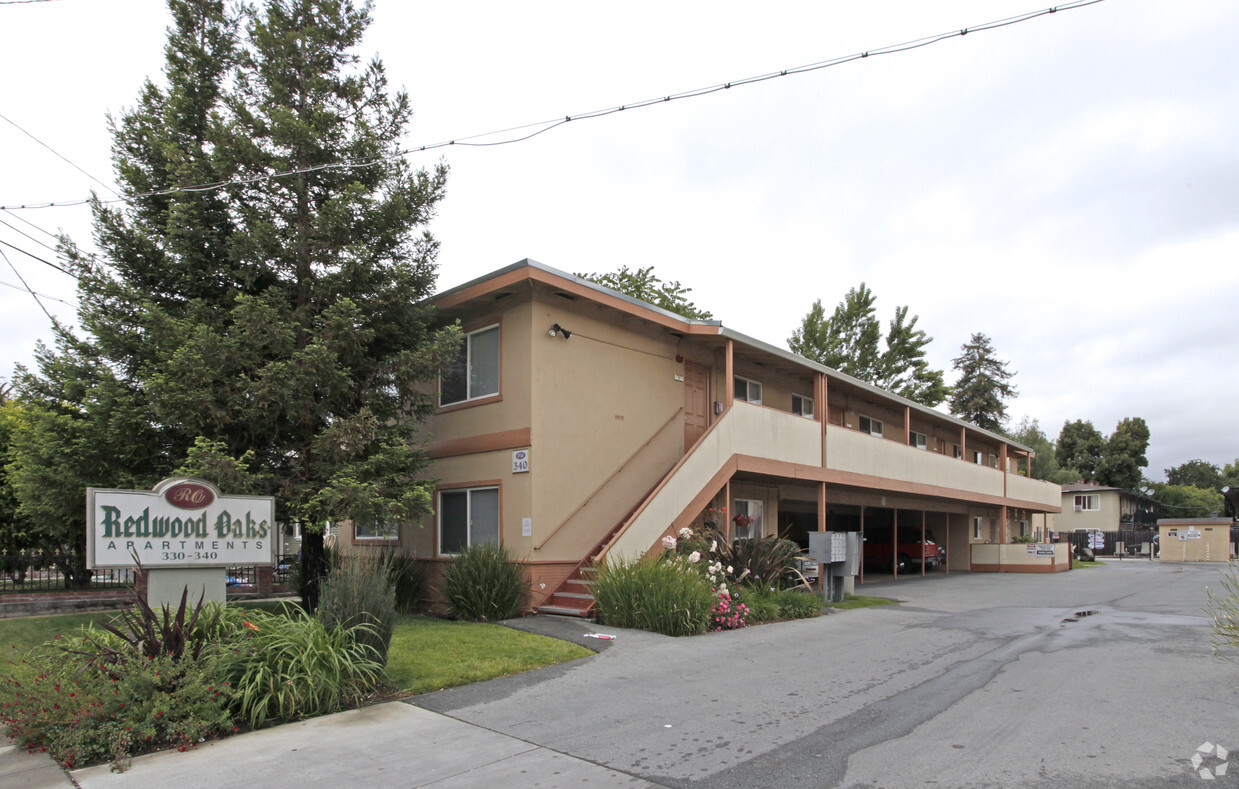 Foto principal - Redwood Oaks Apartments