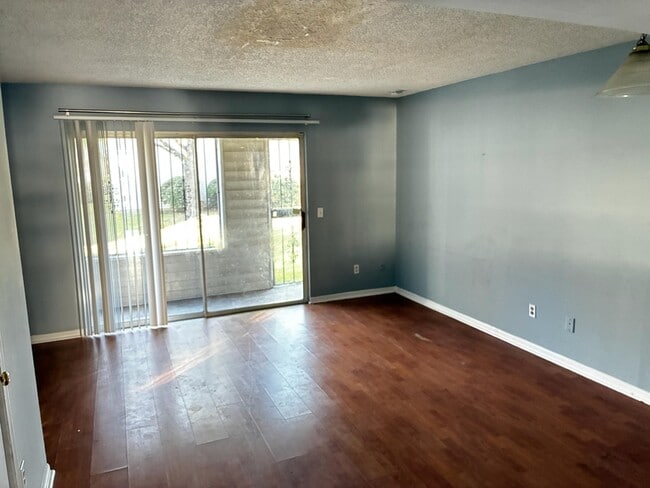 Foto del edificio - 111 E 1st St