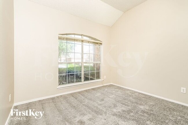 Foto del edificio - 4814 Red Birch Dr