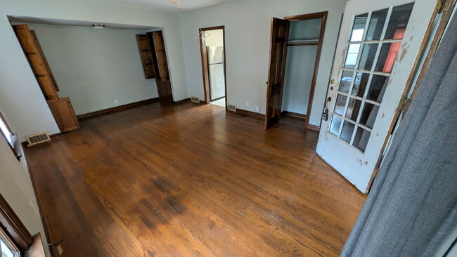 Building Photo - 504 E 64th St