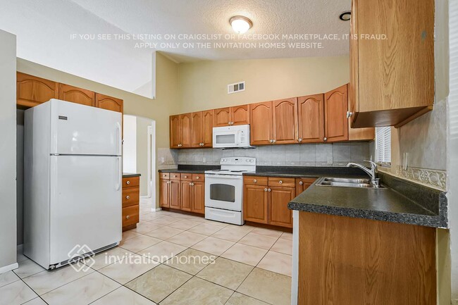 Building Photo - 2821 Saffron Dr