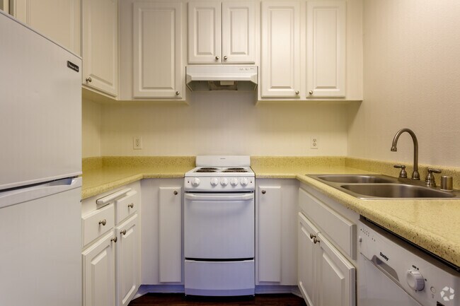 2HAB, 2BA - 786 ft² - The Huntington Breeze