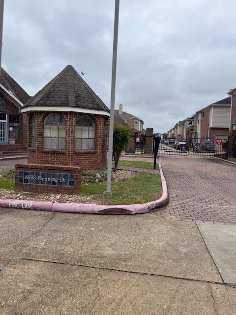 Building Photo - 8888 Benning Dr