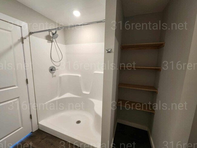 Foto del edificio - 1809 E 69th Ct N