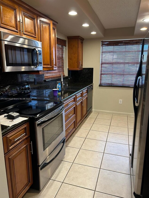 Primary Photo - 2277 SE 27th Dr