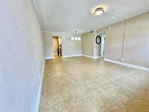 Foto del edificio - 10008 Twin Lakes Dr