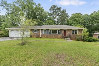 Building Photo - 2720 Birchwood Way SW