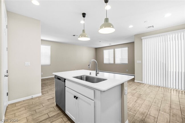 Building Photo - 10334 Apefly St