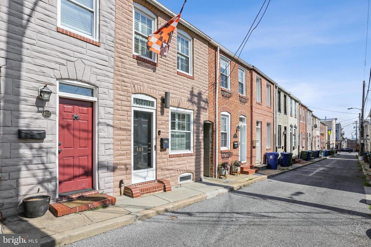 Primary Photo - 405 S Madeira St