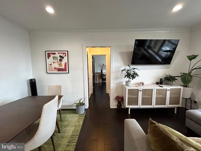 Foto del edificio - 939 Longfellow St NW