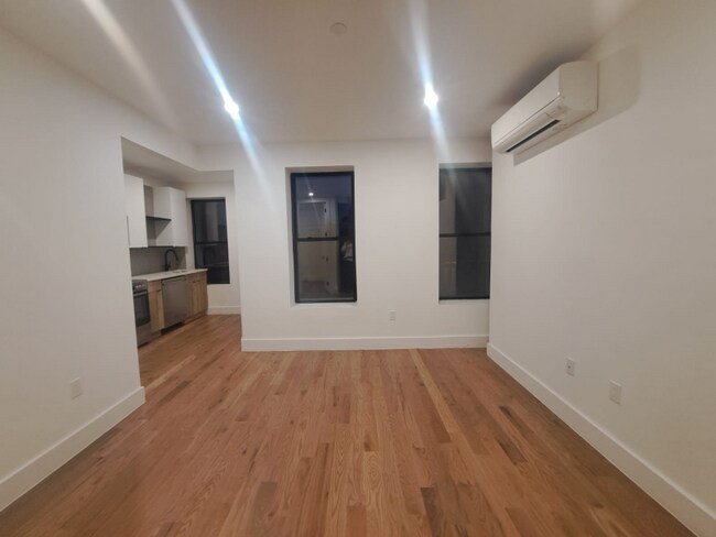 Foto del edificio - 71-33 65th Pl