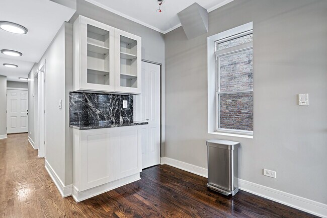 Building Photo - 3116 W Cullom Ave