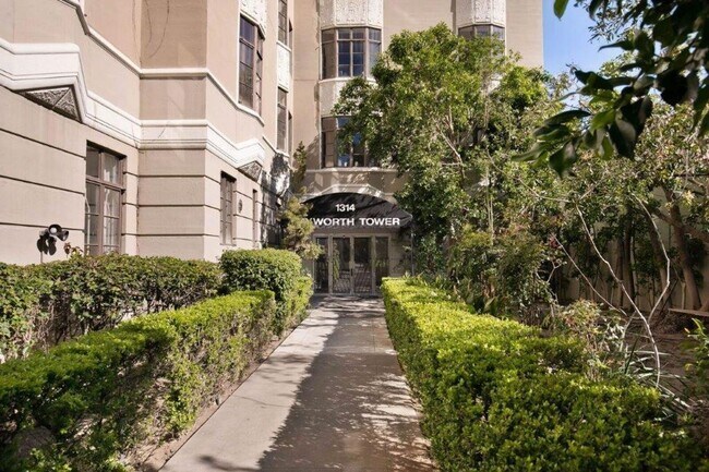 Building Photo - 1314 Hayworth Ave