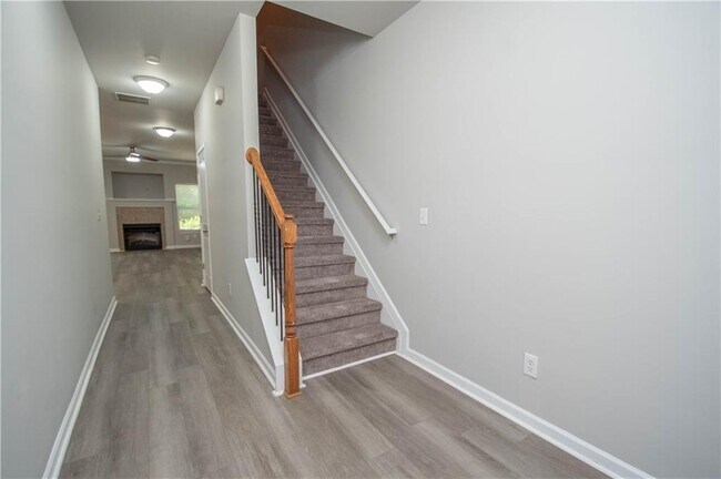 Building Photo - 2867 Ridgeview Dr