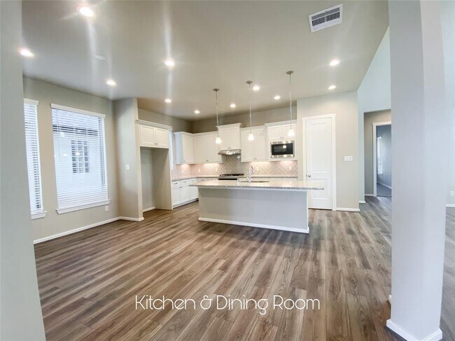 Building Photo - 2018 Pembrook Pl