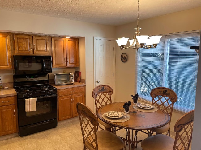 Building Photo - 6999 Dublin Village Dr