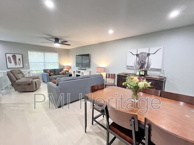 Building Photo - 1373 E Sequoyah Ct
